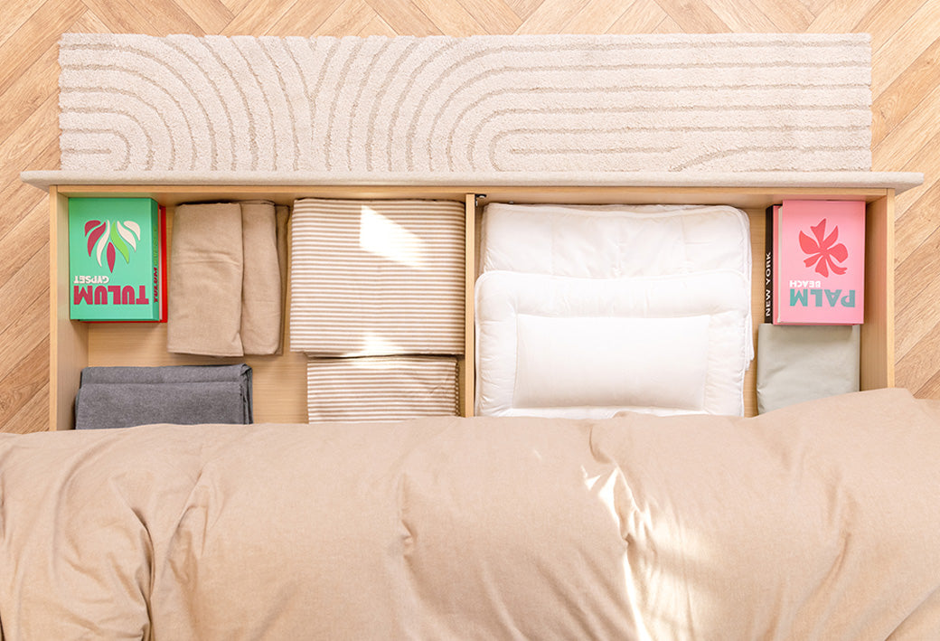 1 gaveta grande à frente e 2 laterais